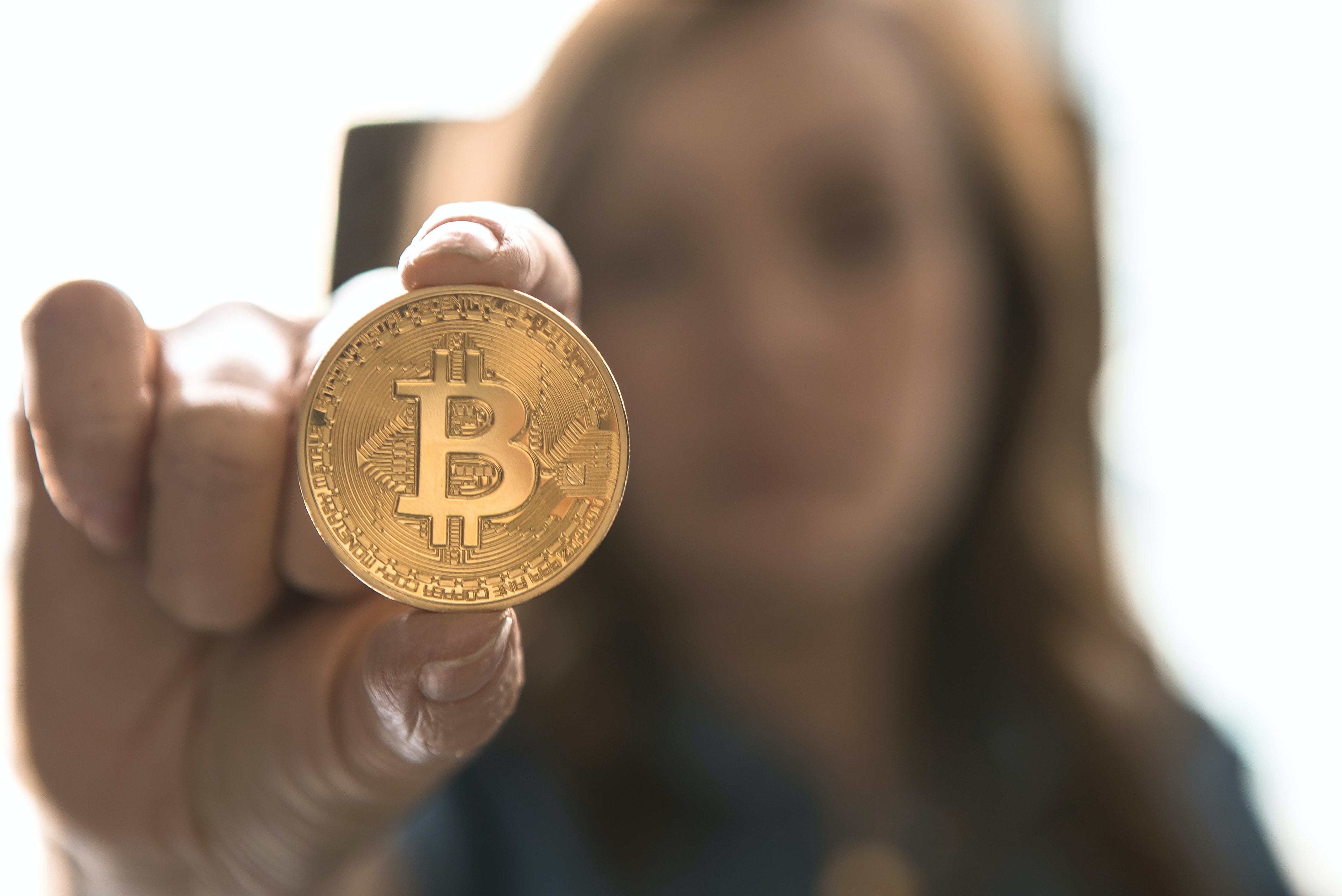 Users' Identities May Be Revealed by Mapping the Bitcoin Economy
