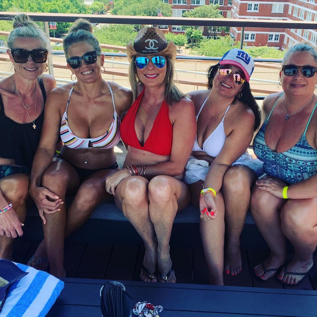 Randi Mahomes with her friends