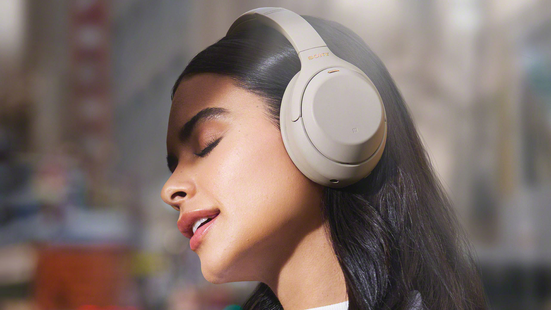 10 Best Wireless Headphones For Small Heads 2023