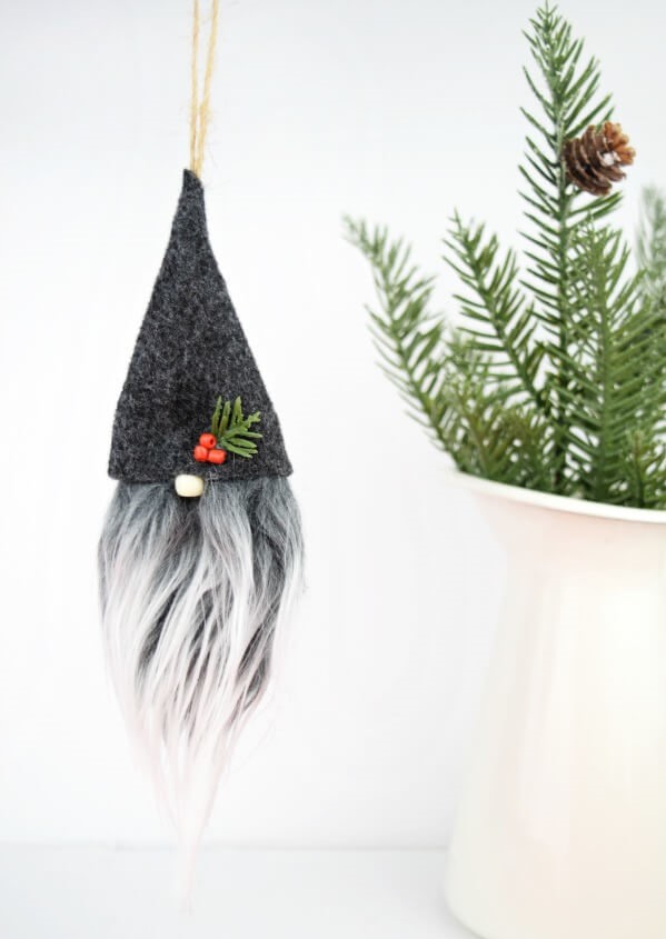 Gnome Ornament Wood Slice DIY Christmas Ornament Idea