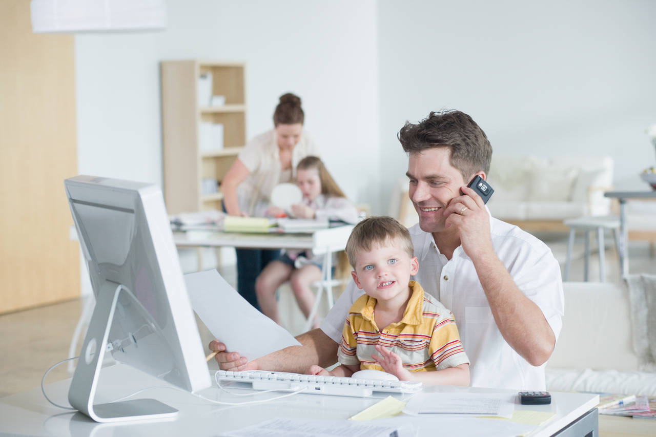 Stay at home parents working and earning money online