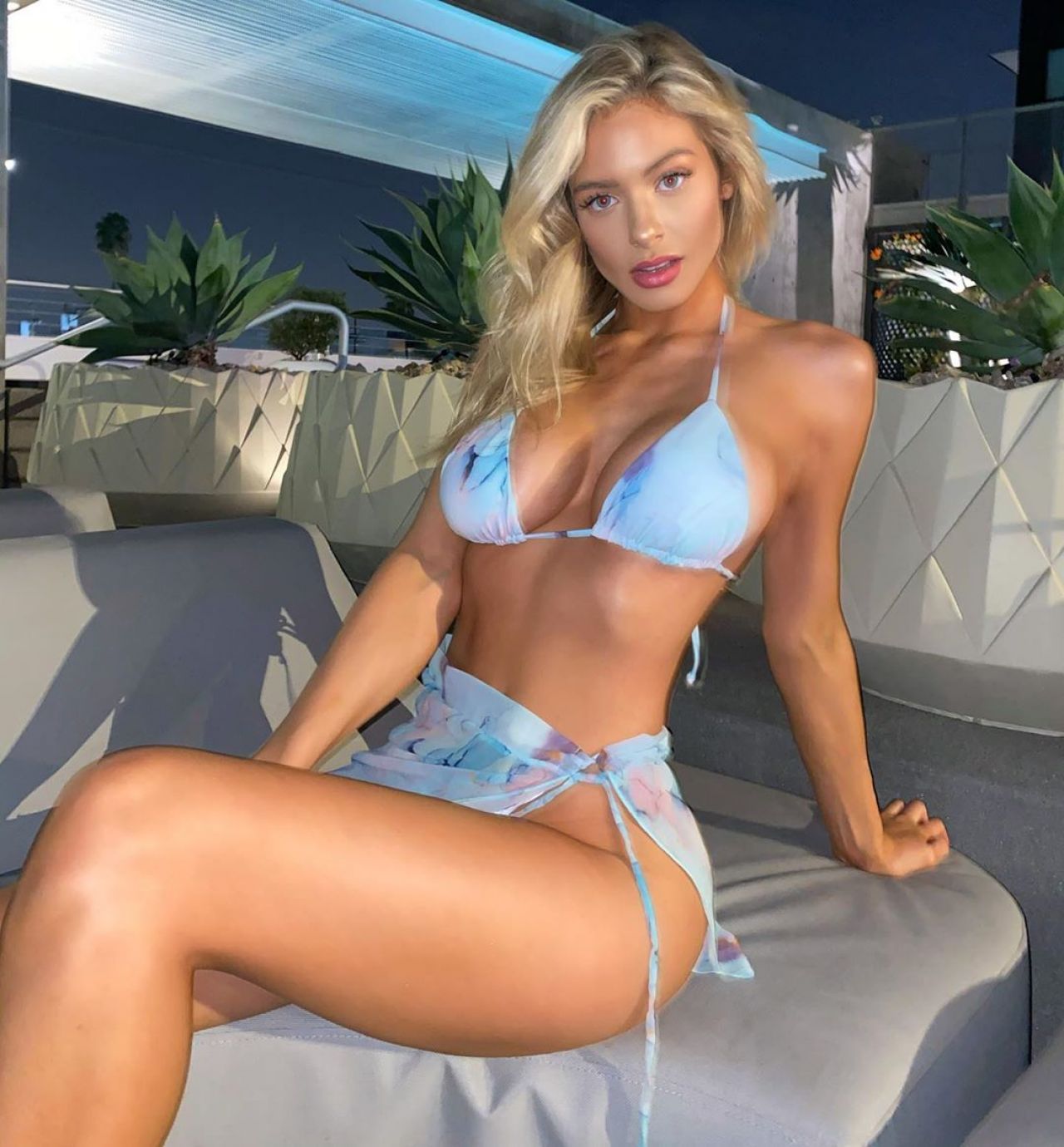 Hannah Palmer's annual salary is projected to be $1.46 million. Hannah Palmer's earnings are regularly questioned by her fans. Hannah Palmer's Instagram profile page now has 1.6 million followers. In comparison, the average Instagram user has 150 followers.