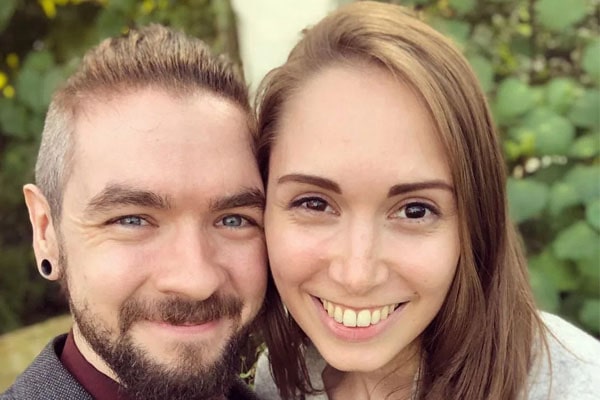 Evelien Smolders was Jack Septiceye's girlfriend, and they had a child together. 