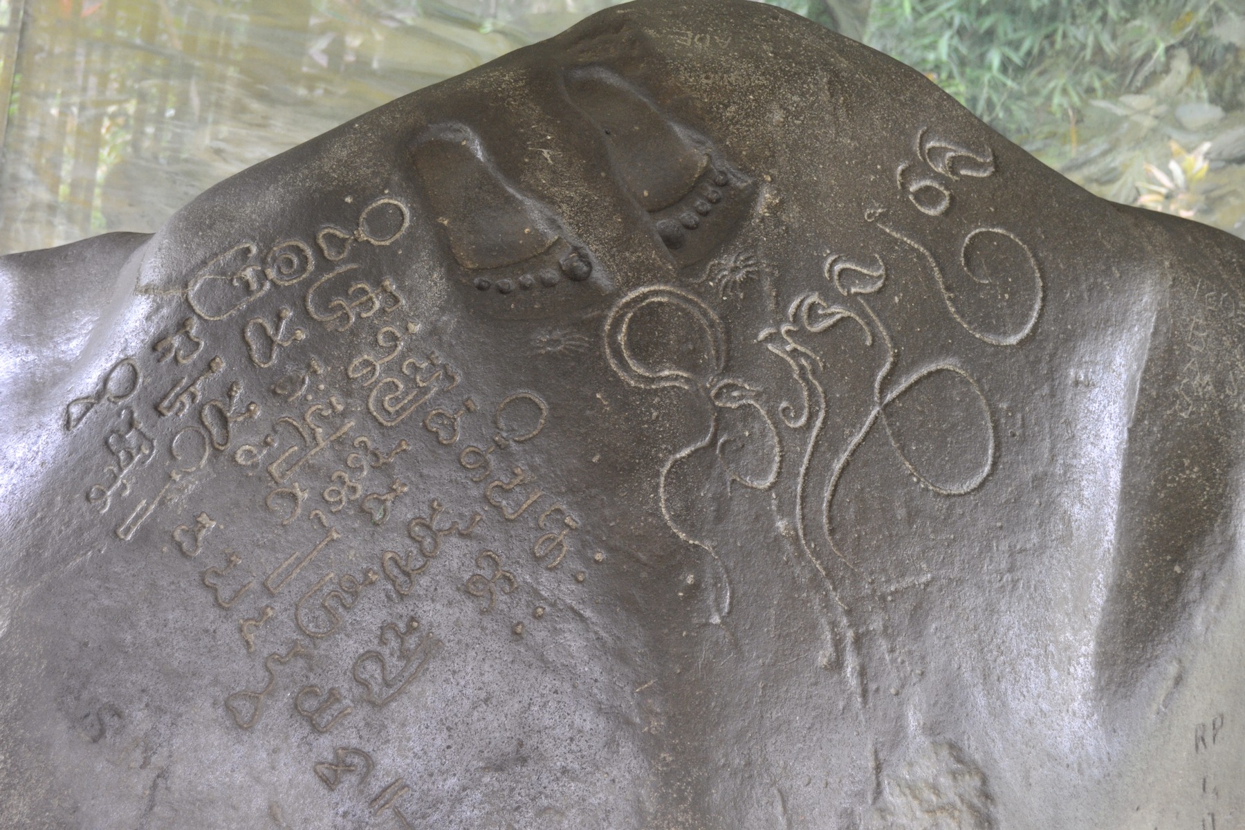 Ciaruteun Inscription, Tarumanegara royal inscription