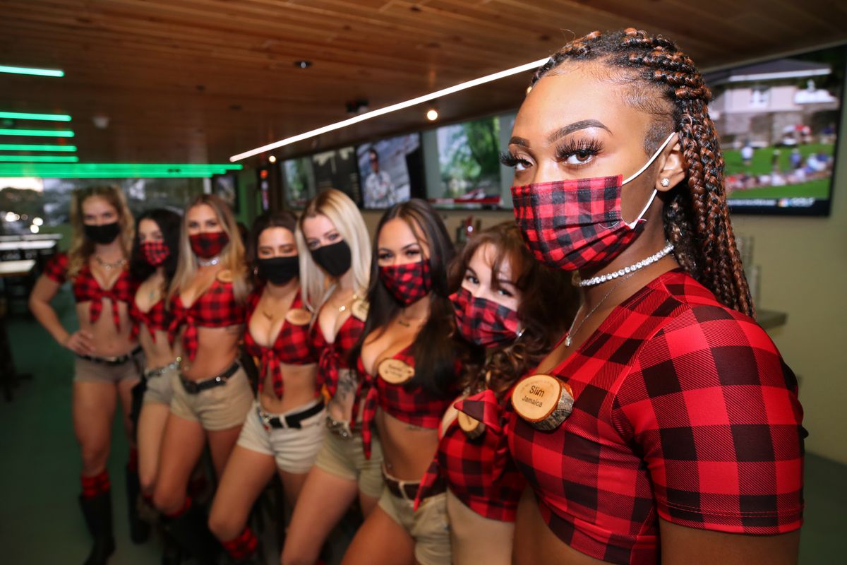 Twin Peaks Babes - Meet The Girls In Plaid Uniform That Are Ready To Serve You