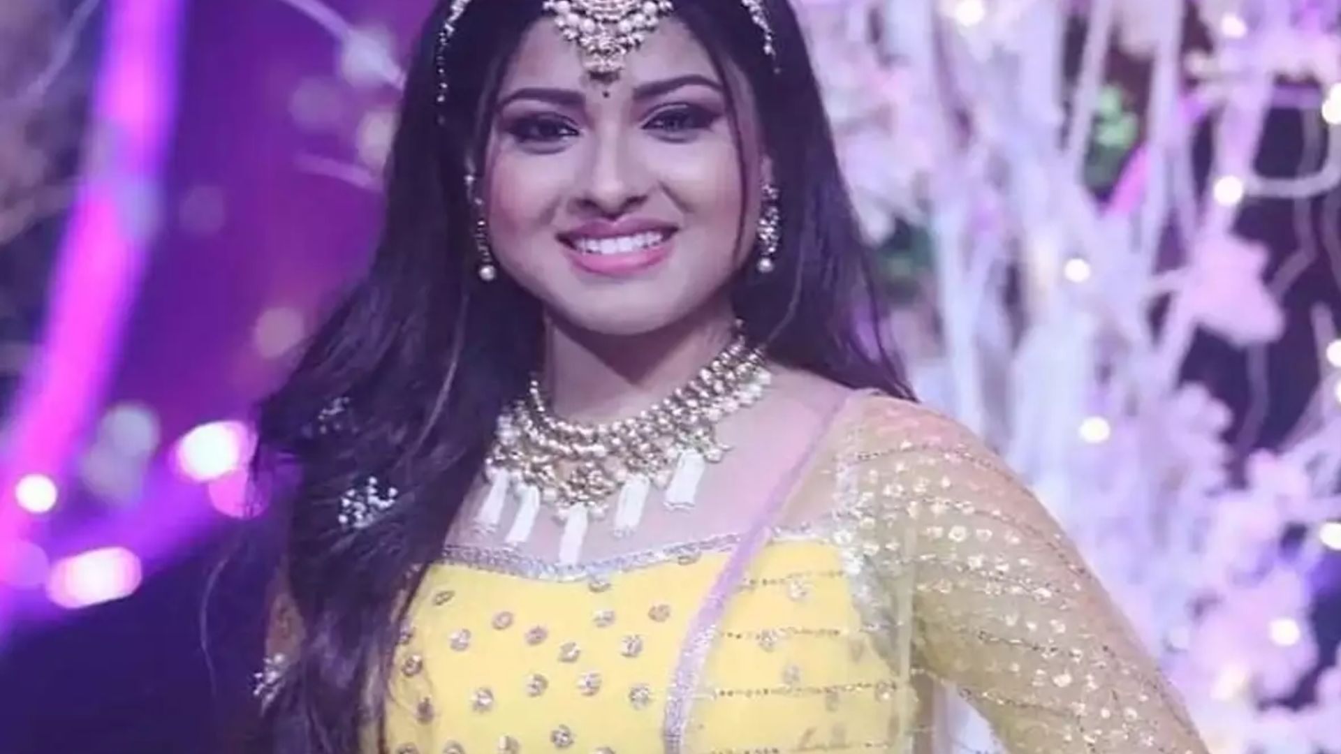 Arunita Kanjilal - An Superb Singer Who Won The Zee Bangla Show Saregamapa 2013