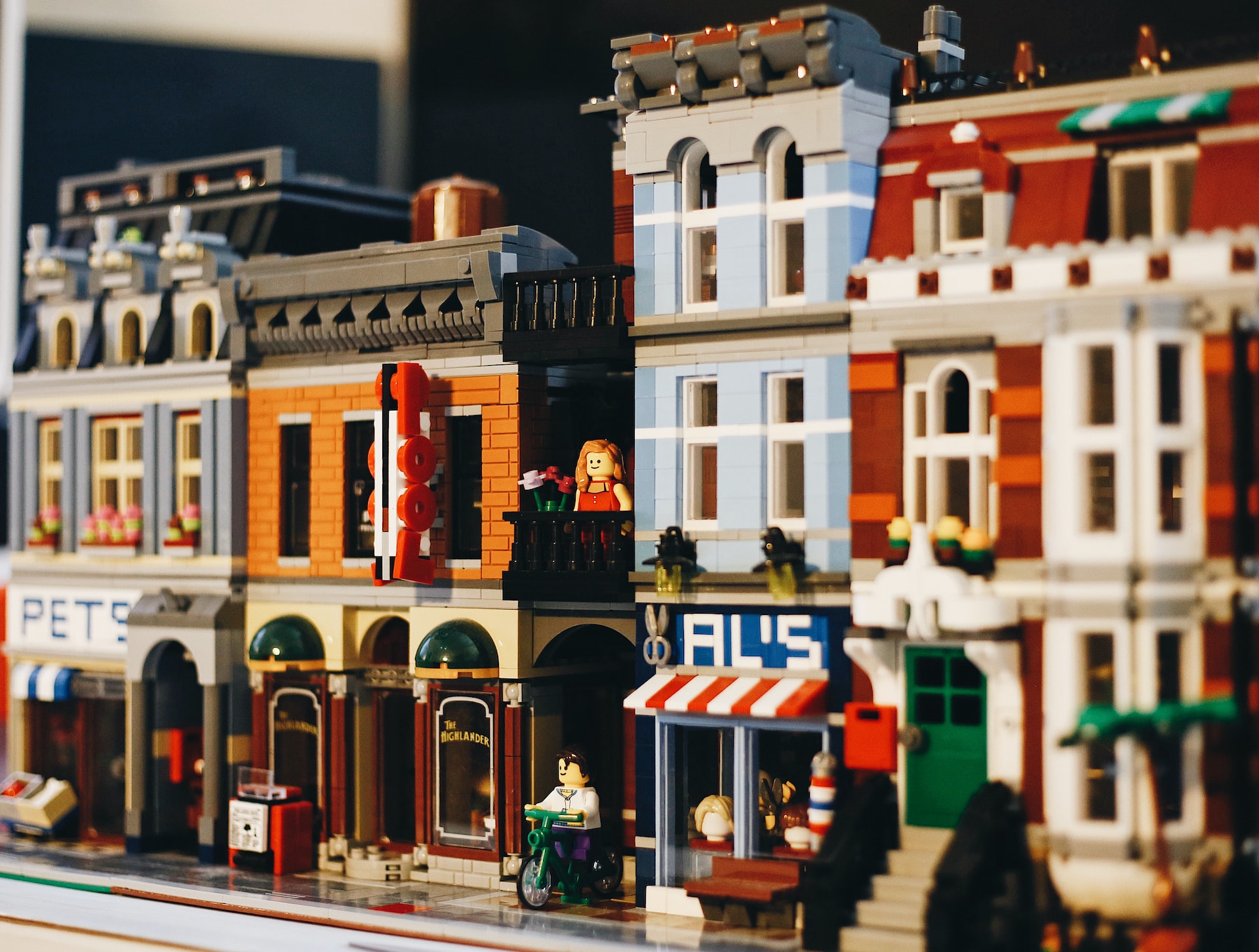 LEGO modular buildings, with a ‘Pets’ store and an ‘Al’s’ barbershop