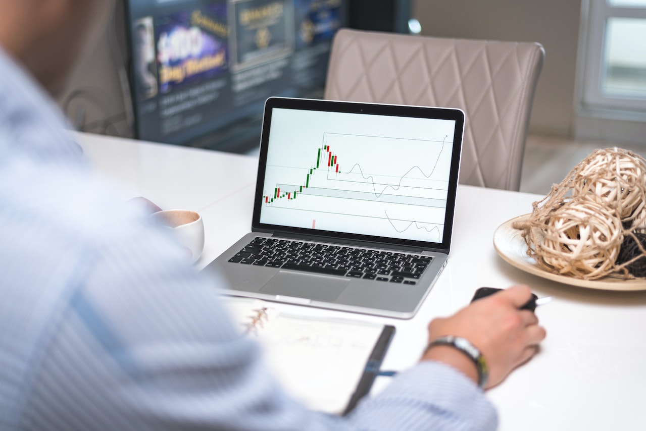 A Trader Monitoring Data Online