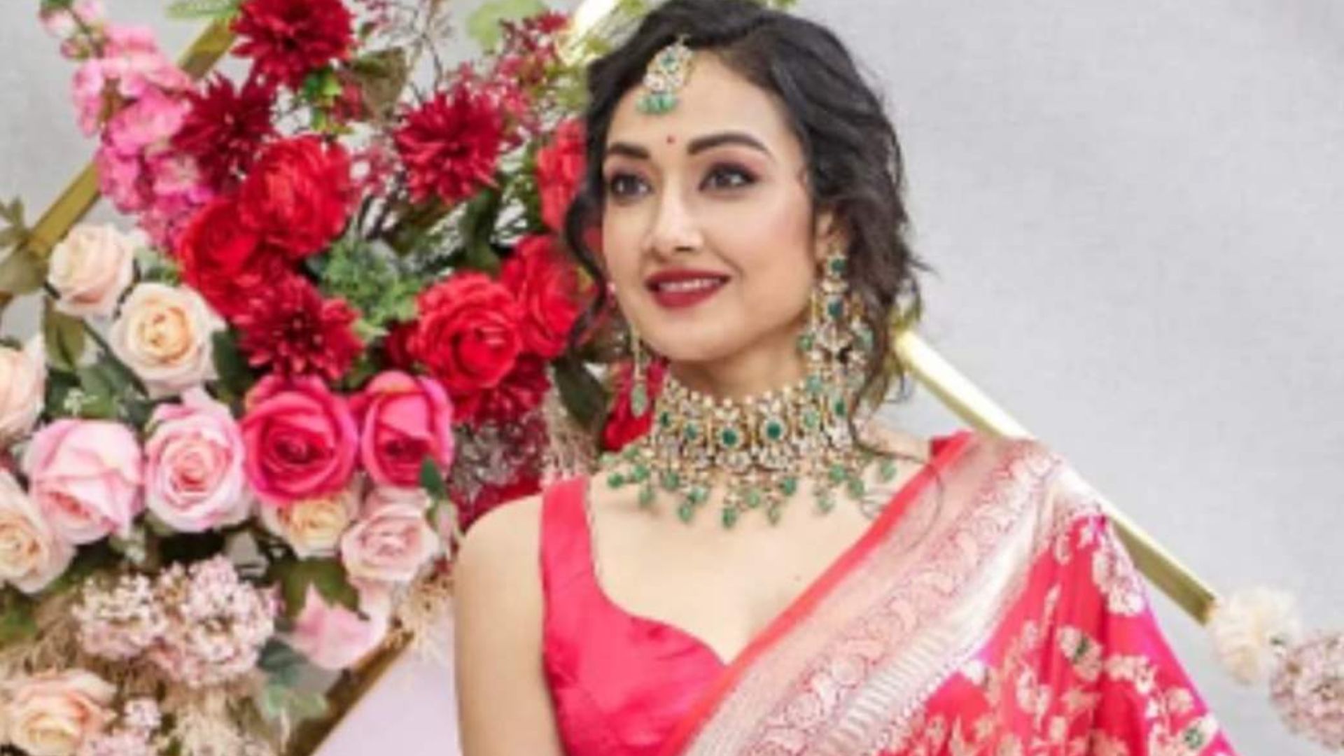 Patrali Chattopadhyay In Bridal Red Outfit