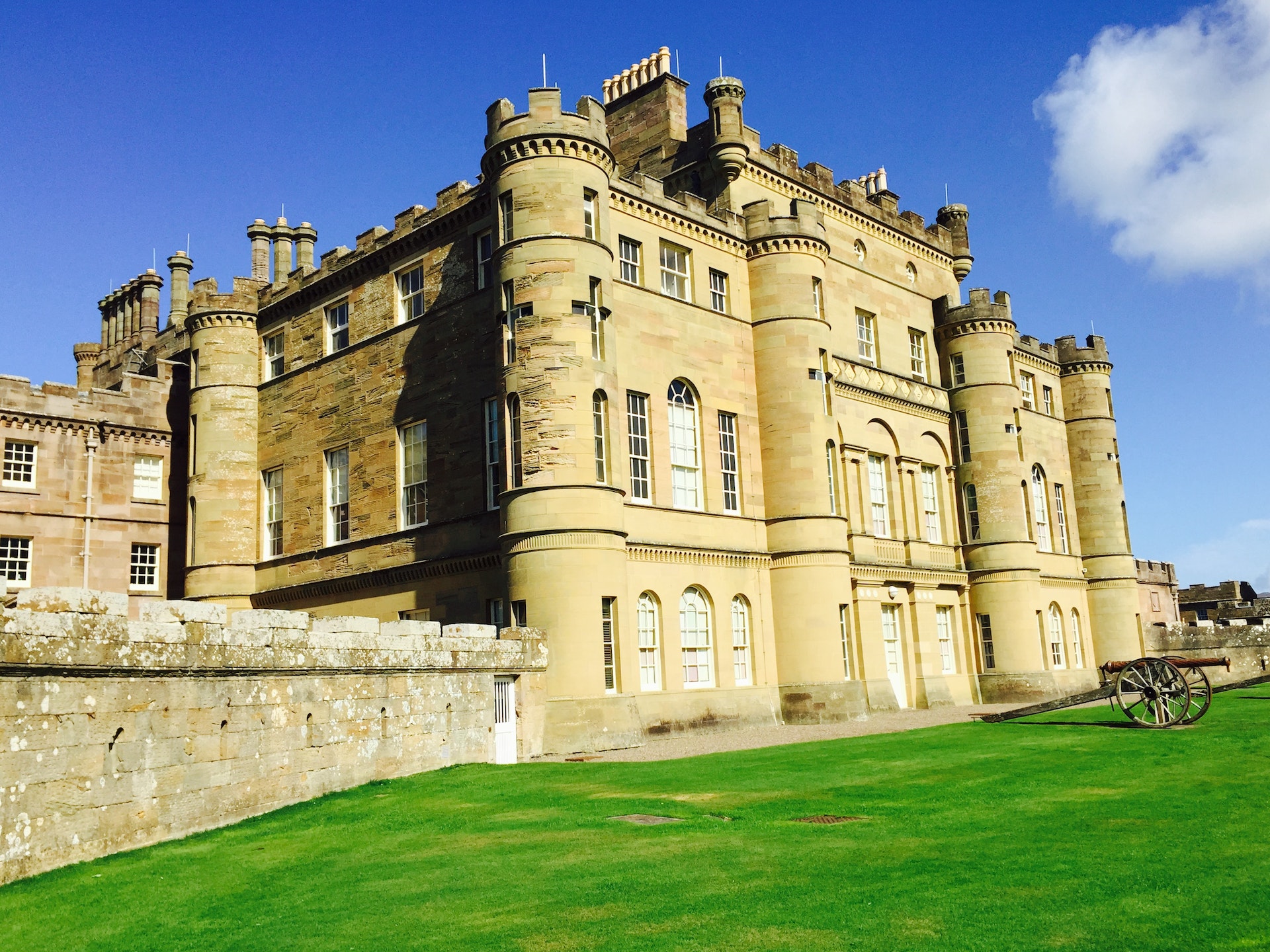 Historic Castles In Scotland - Discovering The History And Beauty
