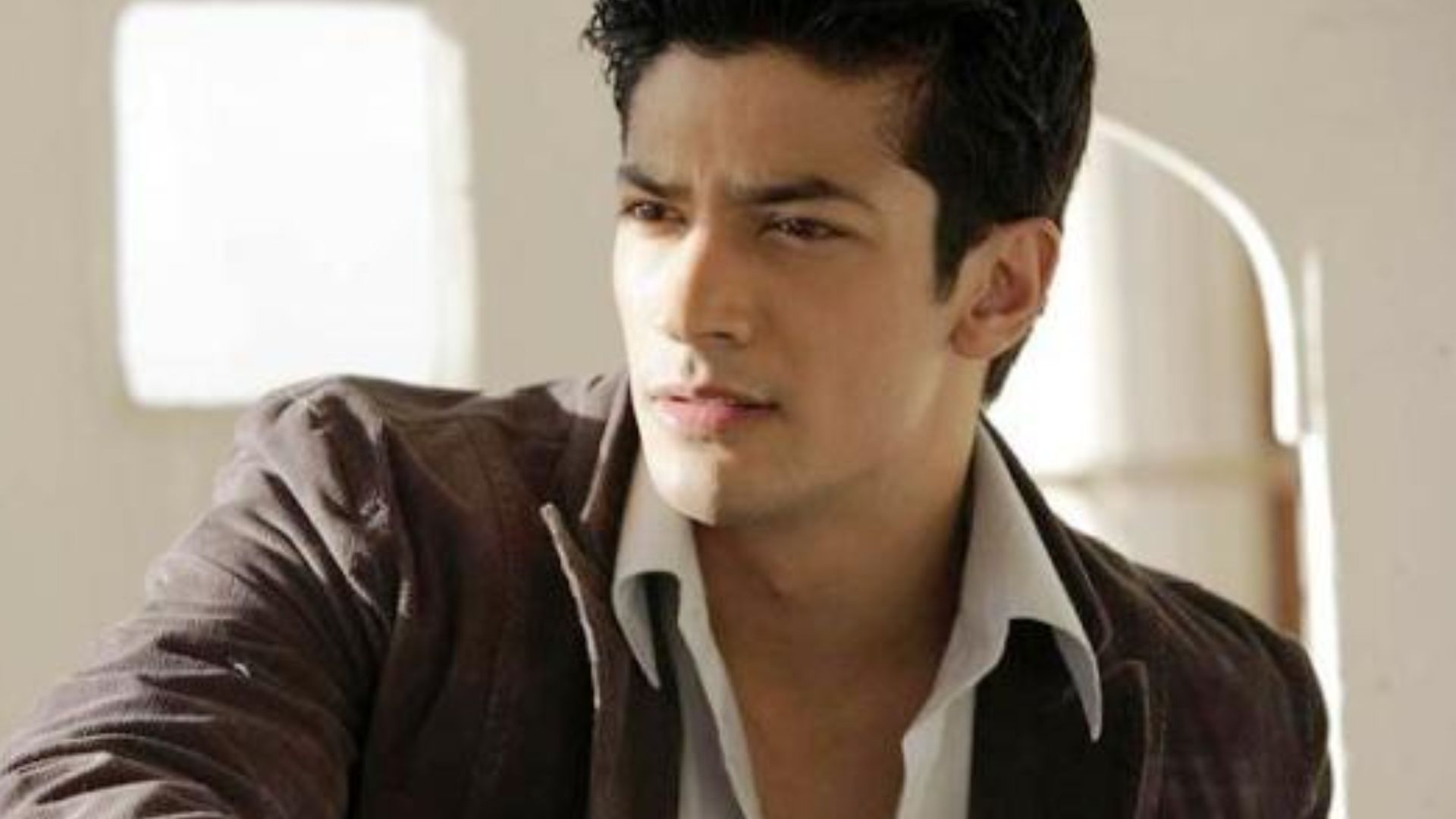 Muzamill Ibrahim - Made His Bollywood Debut With The Film Dhoka In 2007