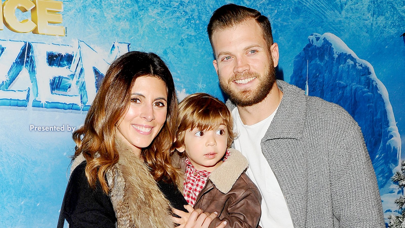 Cutter Dykstra with his wife Jamie Lynn Sigler and their son at an event