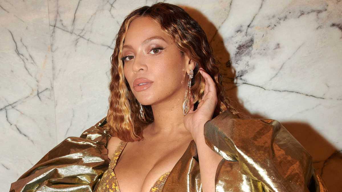 UK Crowd Leaves Beyonce Shocked While Singing 'Love On Top'