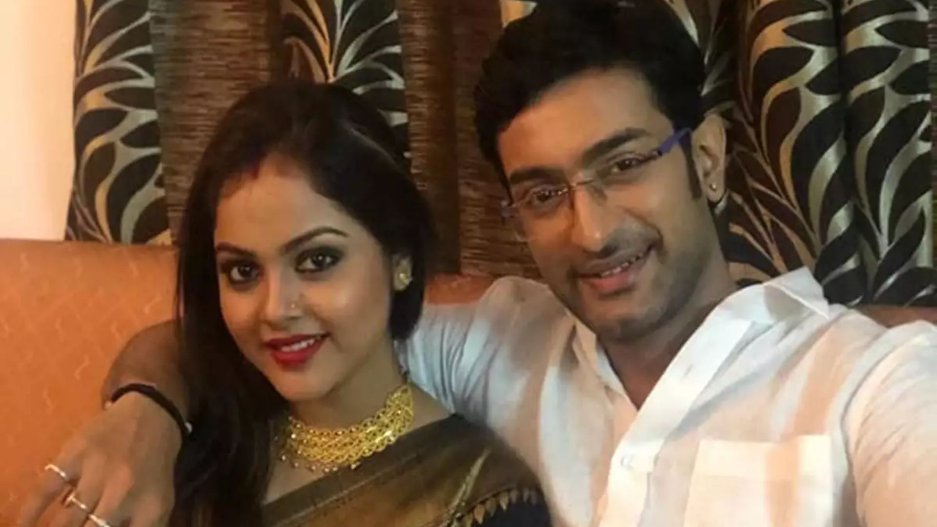 Jeetu Kamal With His Wife
