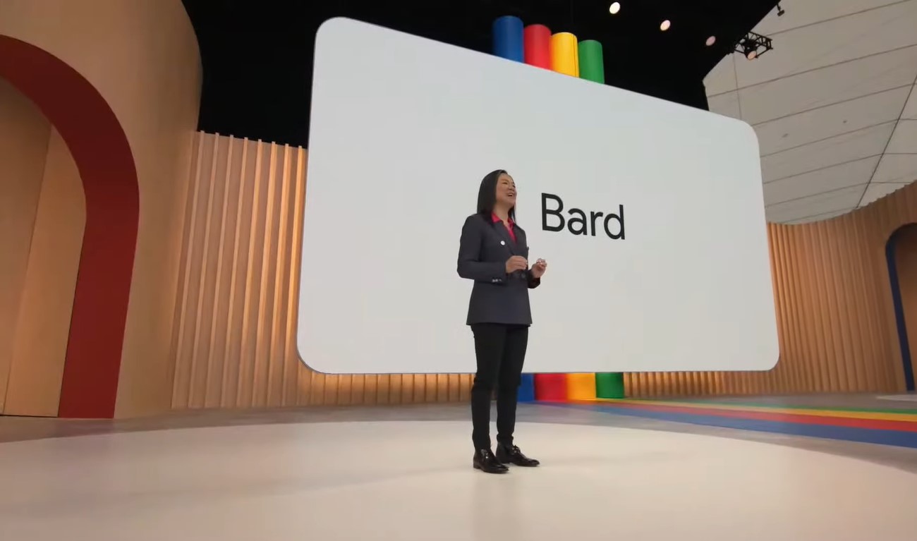 Google’s Sissie Hsiao on stage of the Shoreline Amphitheatre in California explaining Bard on the white screen