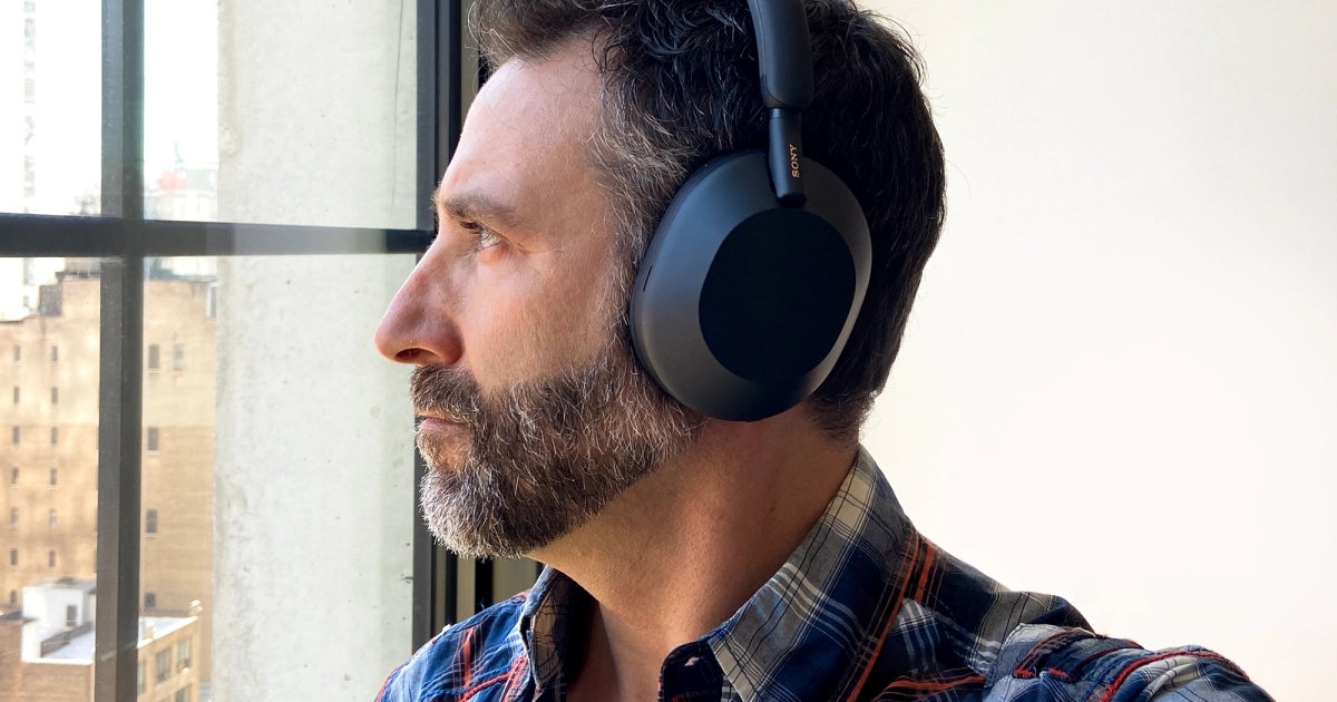 A man wearing Sony WH-1000XM5 headphone