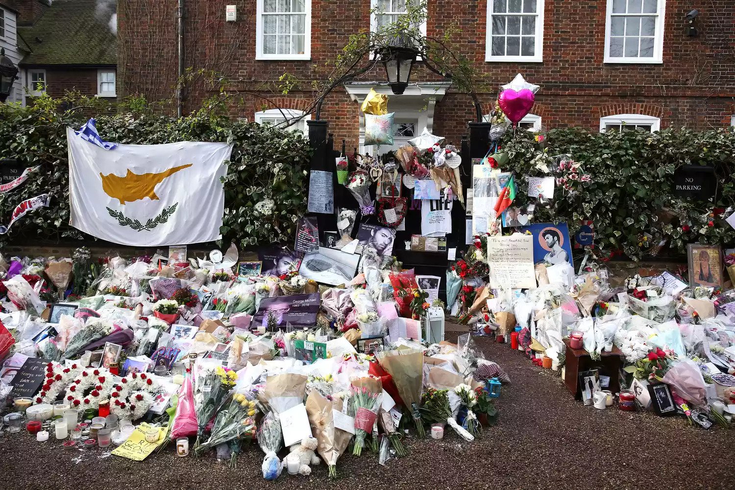 People mourning George Michael left bouquets of flowers