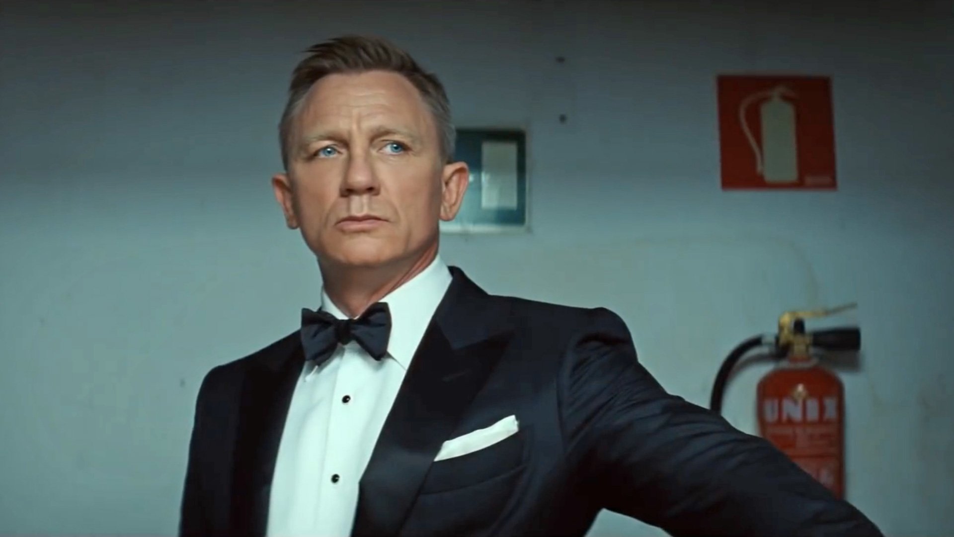 Daniel Craig wearing an evening suit