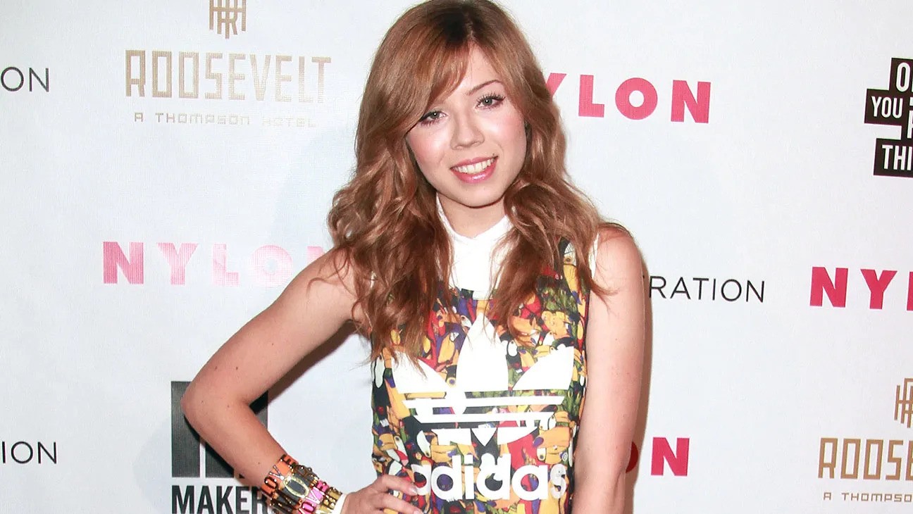 Jennette McCurdy smiling as she attends an event